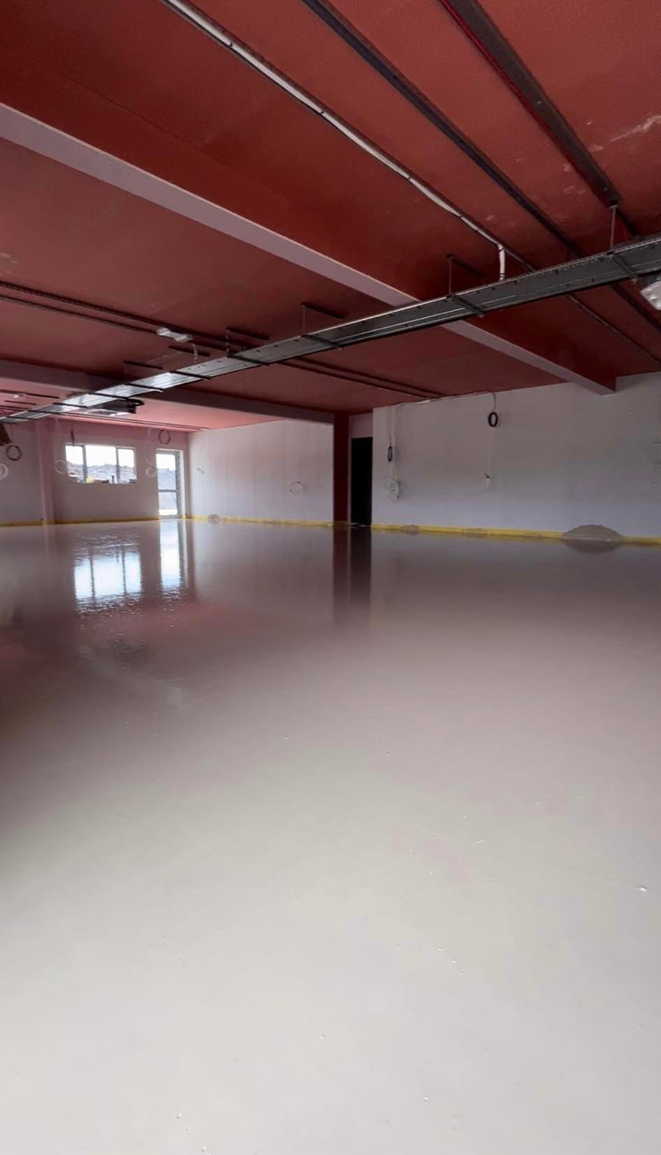 Liquid screed floor